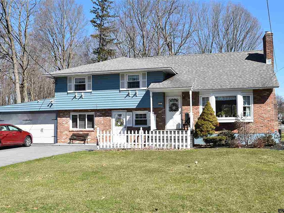 1st image of 2 Beechwood Dr