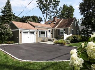99 Longfellow St, Hartsdale, NY 10530