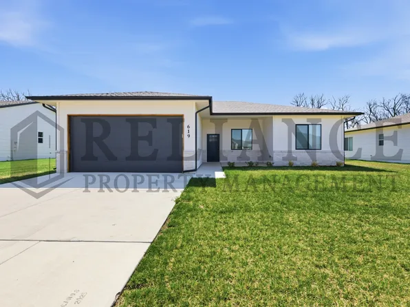 619 E Elmwood St, Valley Center, KS 67147