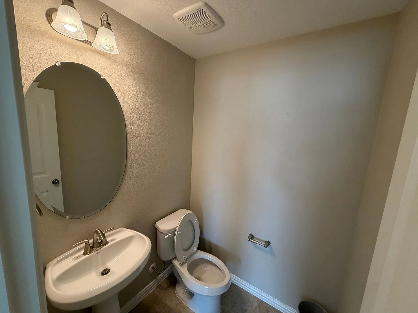 Room in 4 Bedroom Home in Haslet — Photo 3