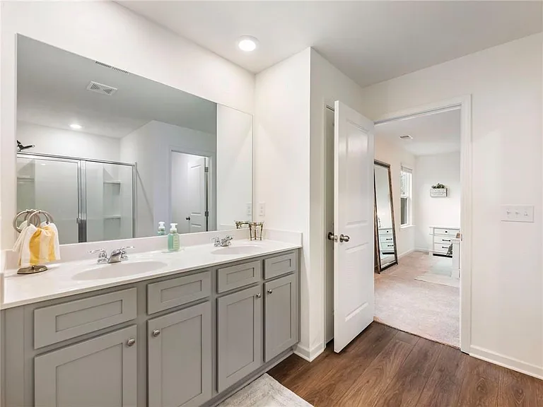 680 Groover St — Photo 26