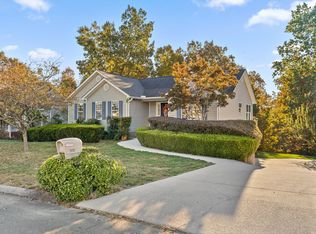 6898 Bucksland Dr, Ooltewah, TN 37363