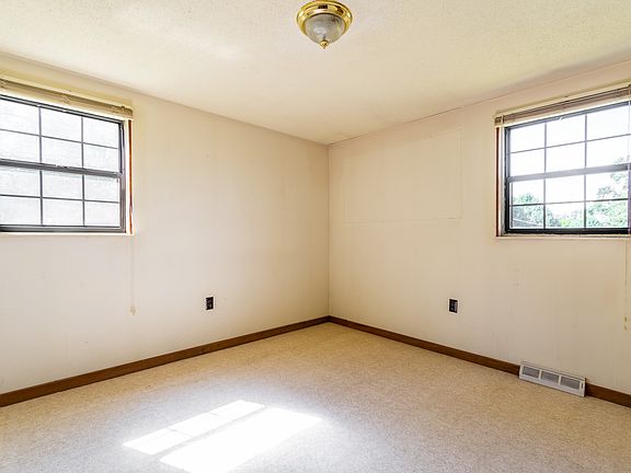 5th image of 8639 Majors Rd
