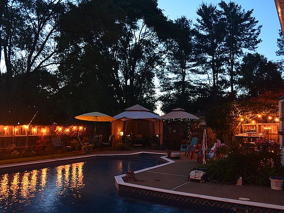 4th image of 9864 Millers Ct