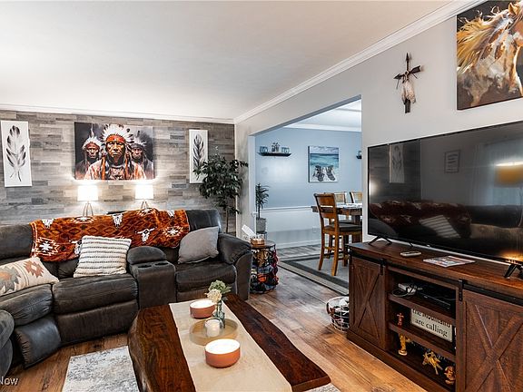 5th image of 40 Woodland Park Dr