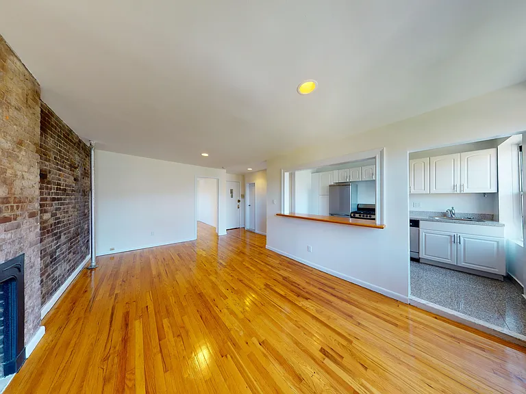 475 W Broadway #8 — Photo 6