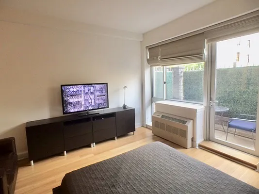 Rented by Bohemia Realty Group | media 28