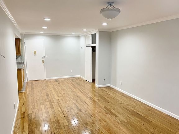 2nd image of 25-34 Crescent St #4C