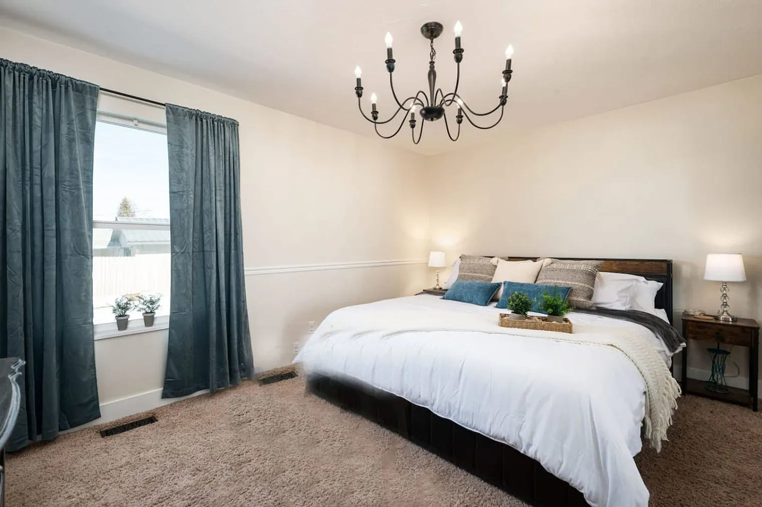 3 bed, 2.0 bath, 968 sqft, $4,042 — Photo 3