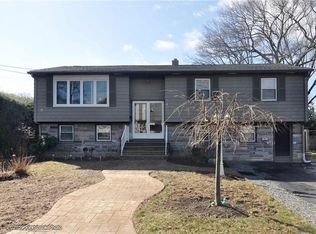6 Vineland Ave, North Providence, RI 02911