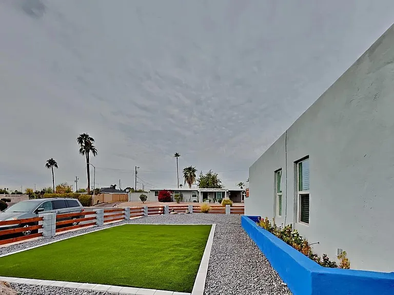 1302 E Vista Ave #2 — Photo 7