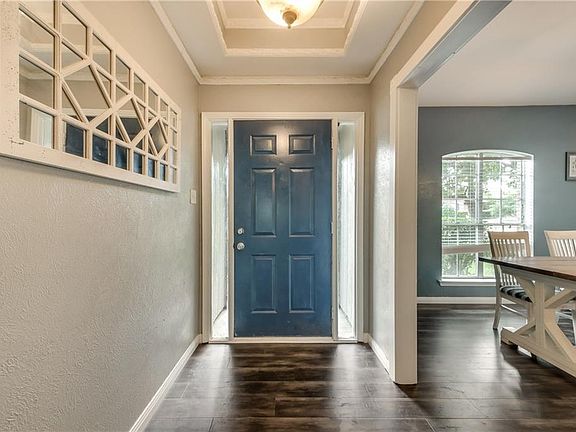 2nd image of 2907 Laurel Ln