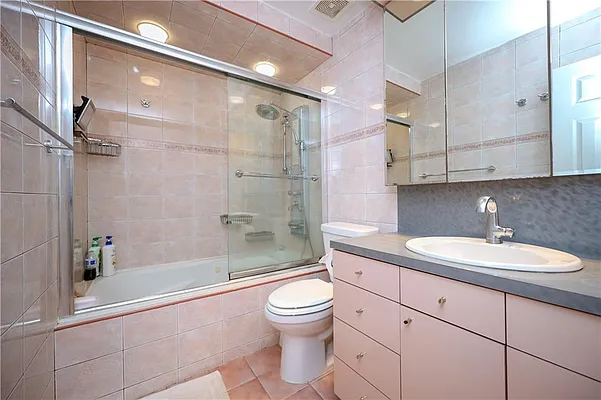 Sold by Momentum Real Estate LLC | media 17