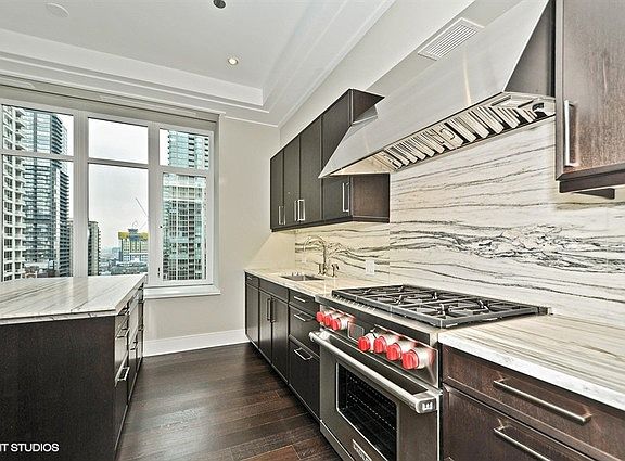 5th image of 118 E Erie St Unit 21A