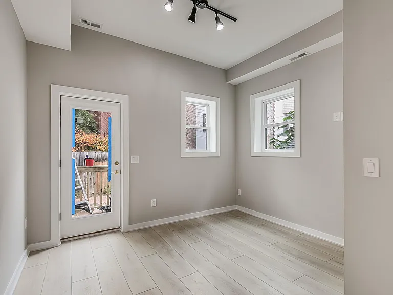513 Florida Ave NW — Photo 9