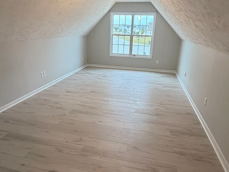 82 Macon Ct E — Photo 8