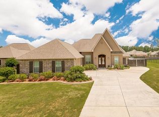606 Grand Oaks Ln, Madisonville, LA 70447