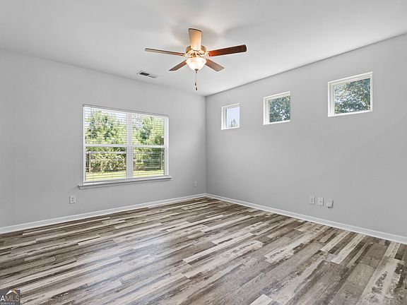 4th image of 16 Jay Cir NW