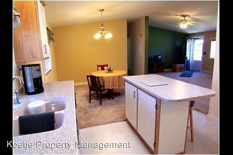 4th image of 941 Shawn Ave
