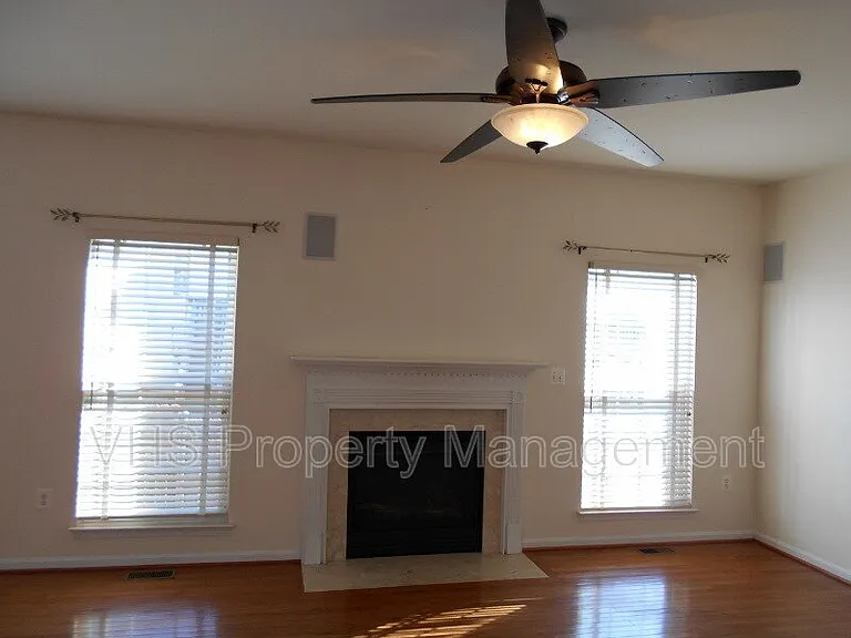1929 Belle Ave — Photo 3