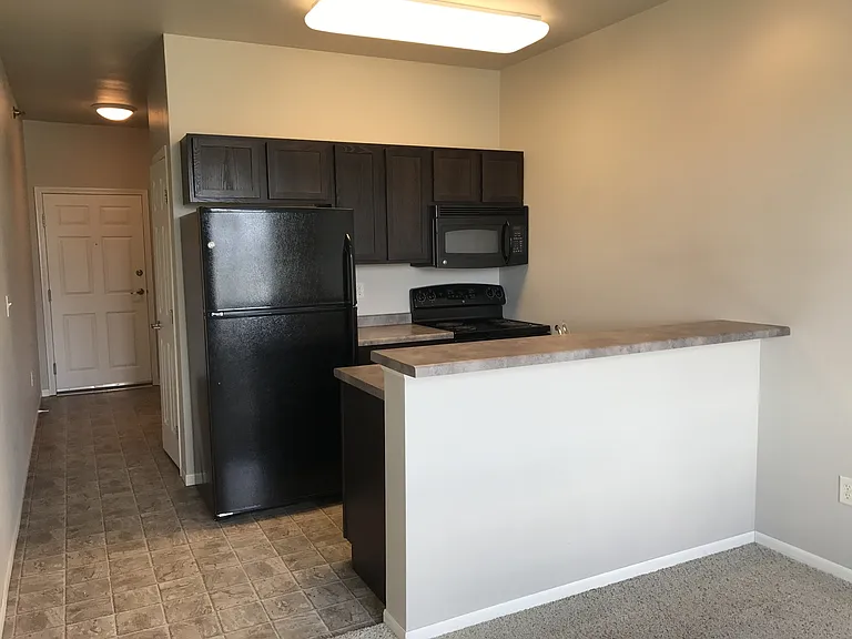 Crystal Creek Apartments — Photo 13