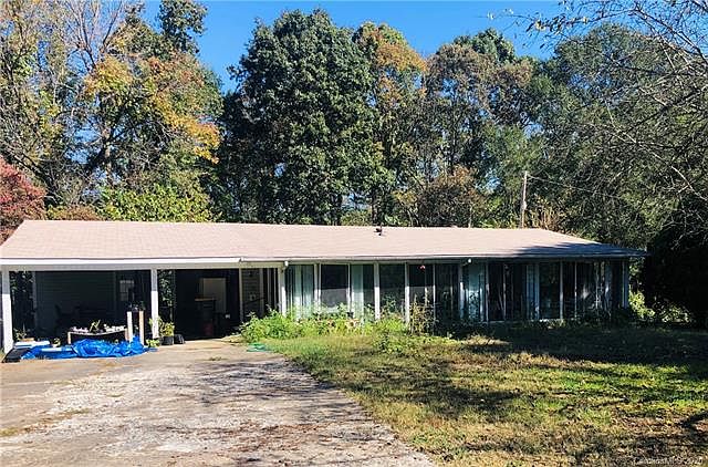 1st image of 228 Hickory Hill Ln
