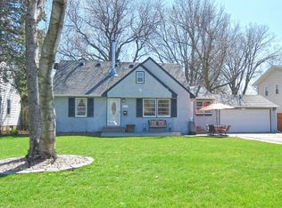 1056 Roma Ave, Roseville, MN 55113