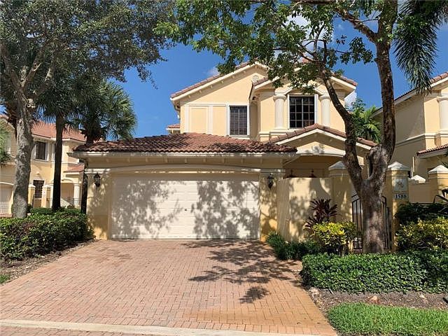 1st image of 1588 Passion Vine Cir #2G
