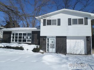 2016 Arthur Dr, Waukegan, IL 60087