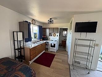 5th image of 2320 Betty Ln