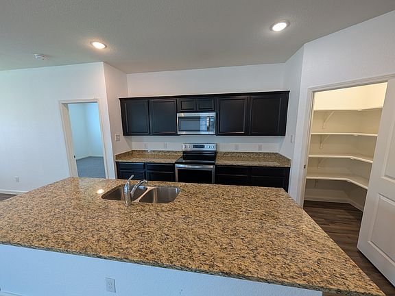 4th image of 820 Cedar Elm Dr