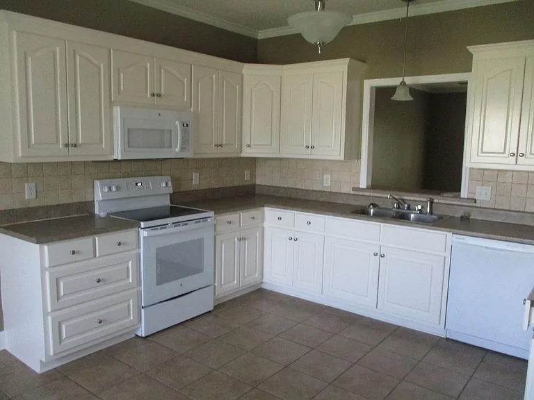 139 Tabatha St — Photo 7