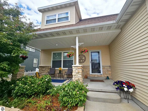 5115 Stirrup Ln, Mount Pleasant, MI 48858