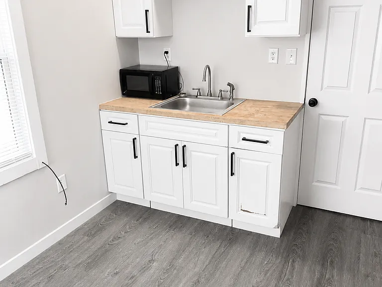 671 E Court St #8 — Photo 2