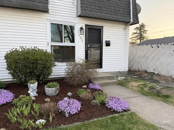 128 Osborn St #128, New Bedford, MA 02740