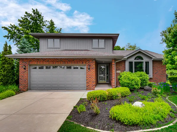 21147 Hunter Woods Dr, Frankfort, IL 60423