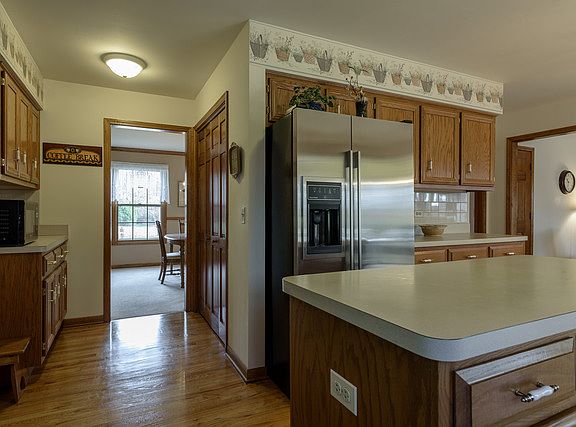 5th image of 2433 River Woods Dr
