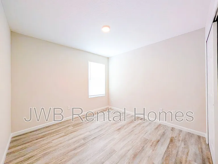 8730 Berry Ave — Photo 10