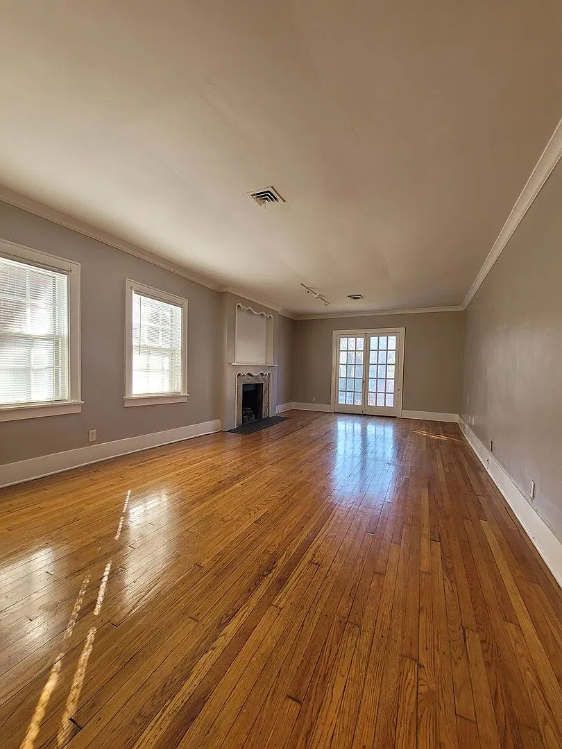 Spacious Blackstone Three Bedroom Available Now! — Photo 1