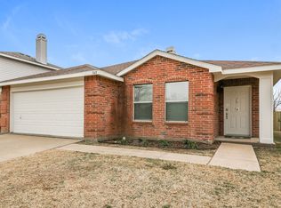 565 Keble Dr, Crowley, TX 76036