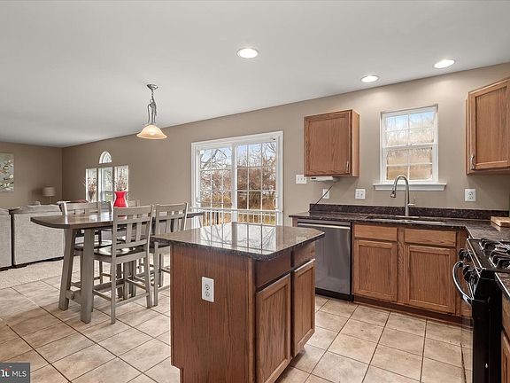 5th image of 2300 Elderberry Dr