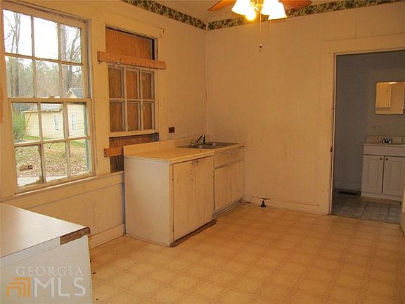 4th image of 200 Granite St