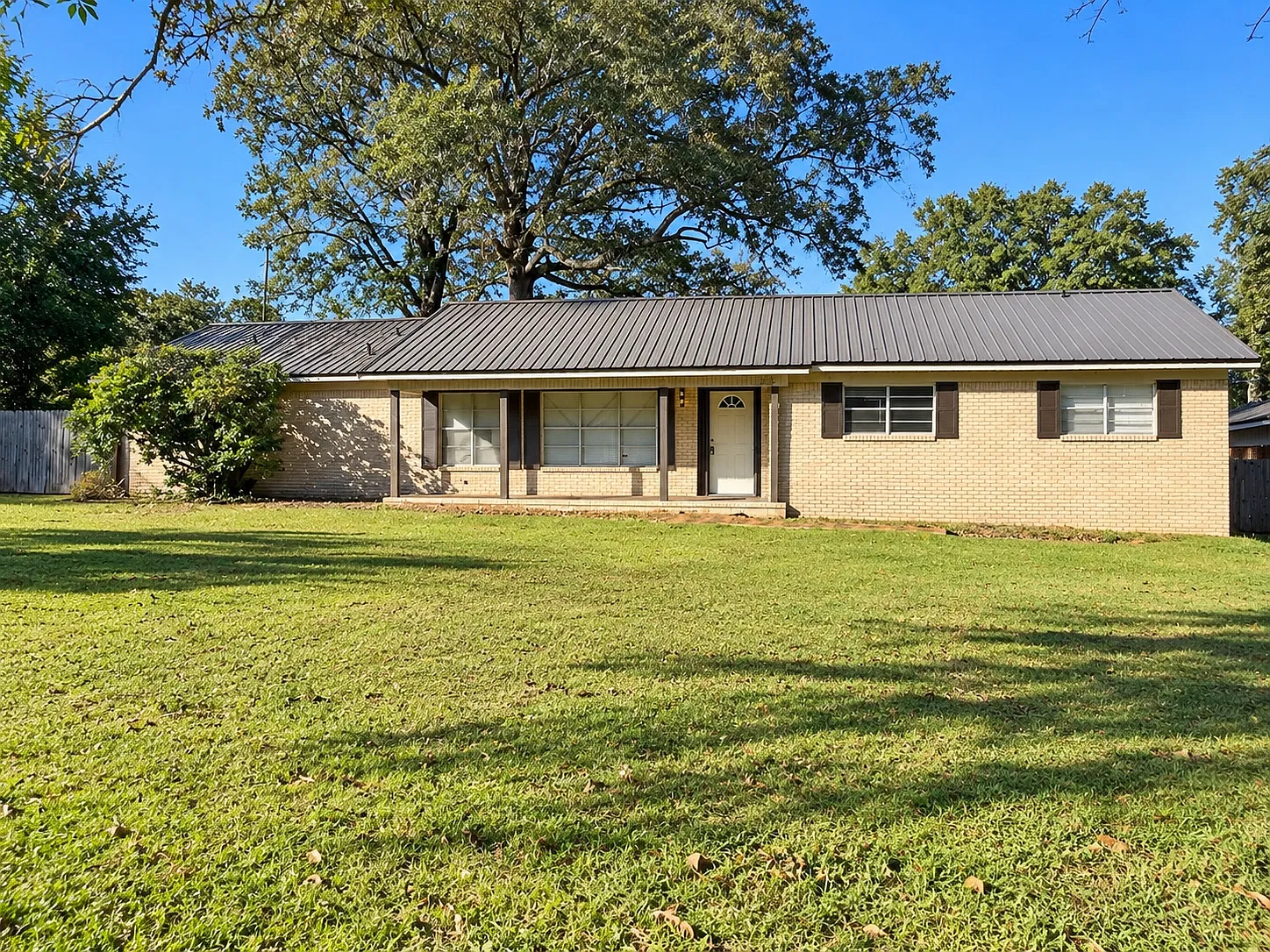 4 bed, 2276 sqft, $1,850 — Photo 1