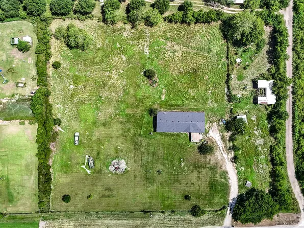 10225 Beard Rd, Needville, TX 77461