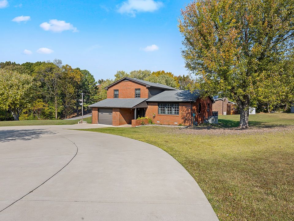 1st image of 2425 Barwood Dr