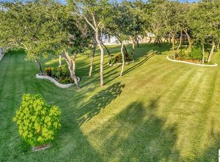 811 Buena Vista Dr, Rockport, TX 78382