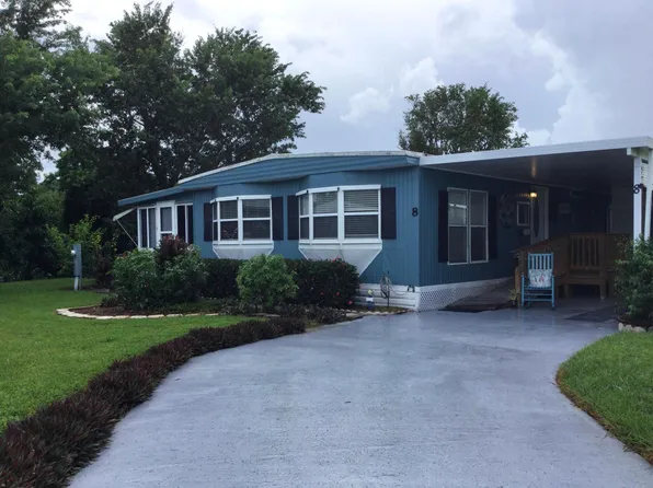 8 Santa Fe Lane, Port St Lucie, FL 34952