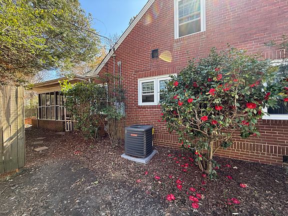 3rd image of 1205 S Park Dr