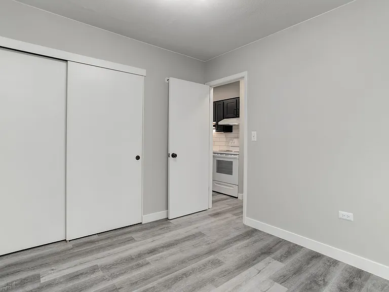 1 and 2 Bedroom Modern Renovated Living with a Community Courtyard & Dog Park in North Denver — Photo 11