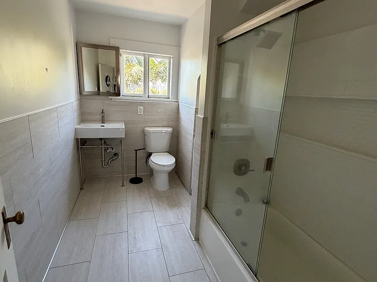2456 Broadway #3 — Photo 8